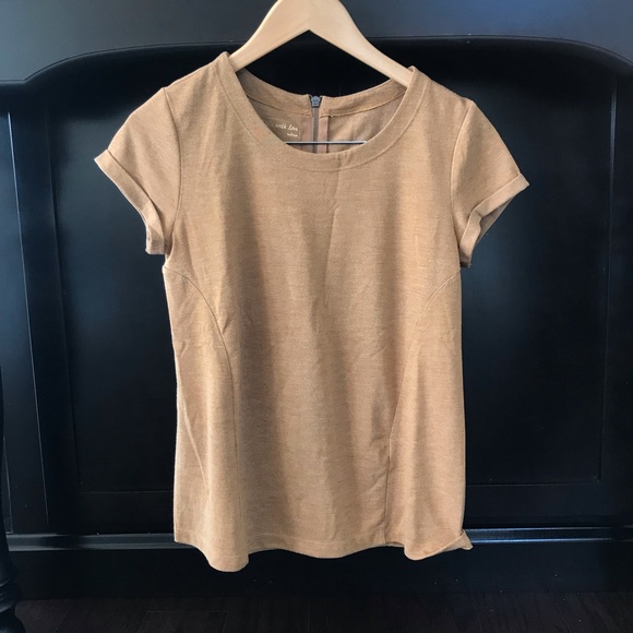 Flattering not so basic beige t-shirt - Picture 1 of 2